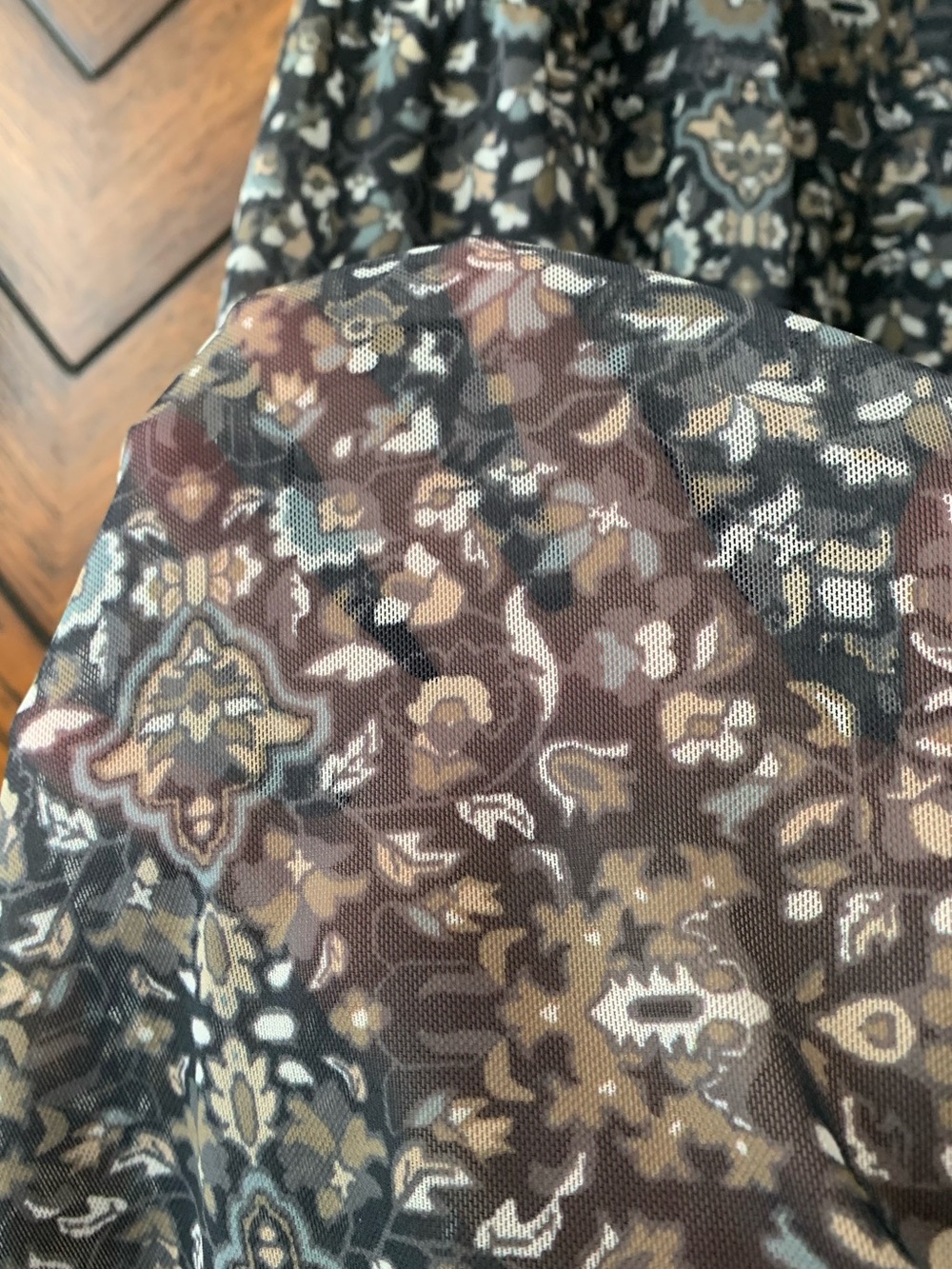Canyon Retreat black print tiered skirt size medium - Picture 11 of 12